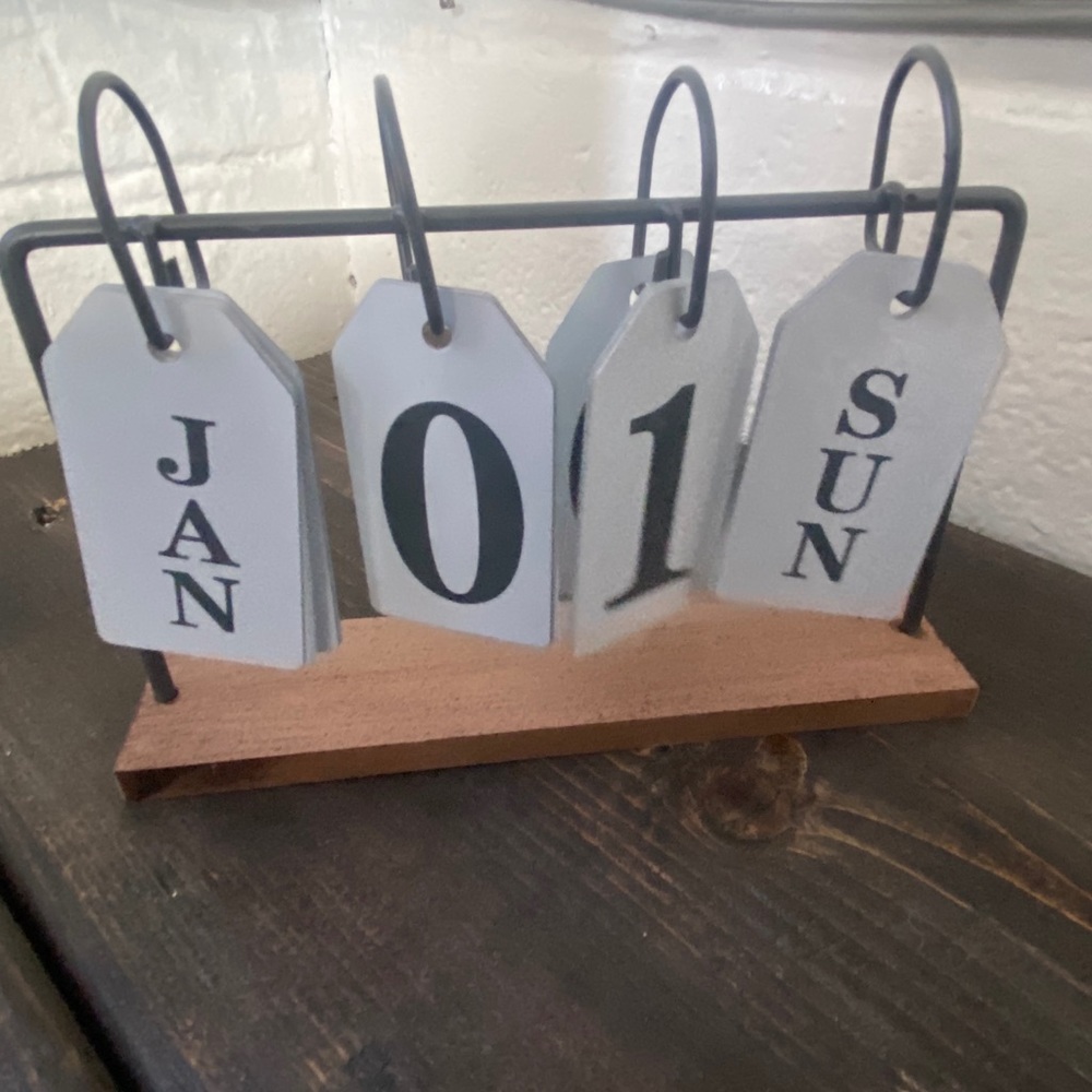 Shabby chic/farmhouse Flip desk calendar